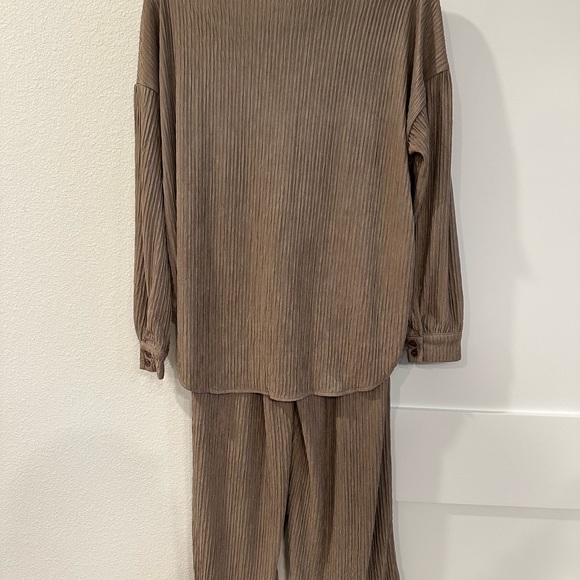 Brown Ribbed Lounge Set - Picture 2 of 4